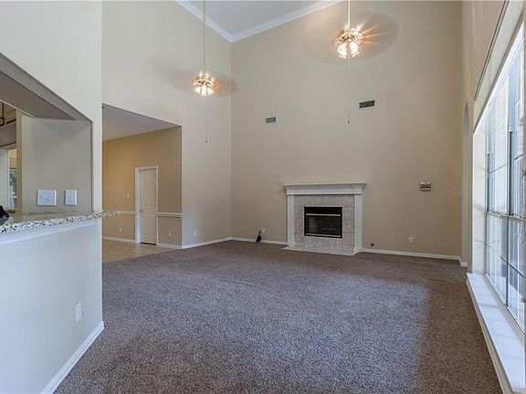 5th image of 132 Park Valley Ct