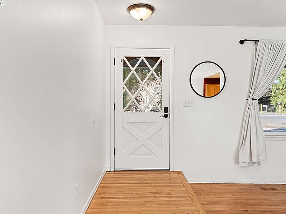 4th image of 5713 NE 40th St