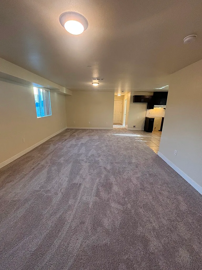 5 bed, 1757 sqft, $3,900 — Photo 3