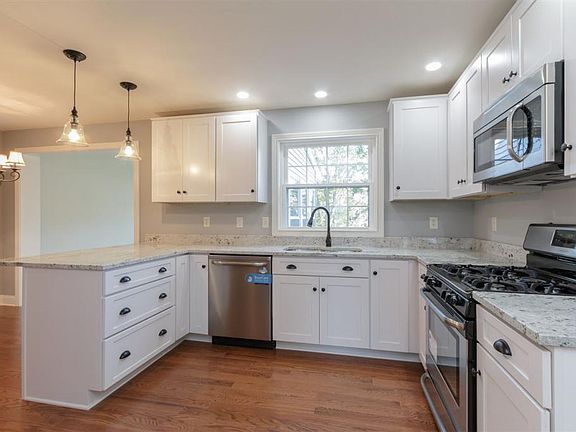 3rd image of 1229 Echo Dr