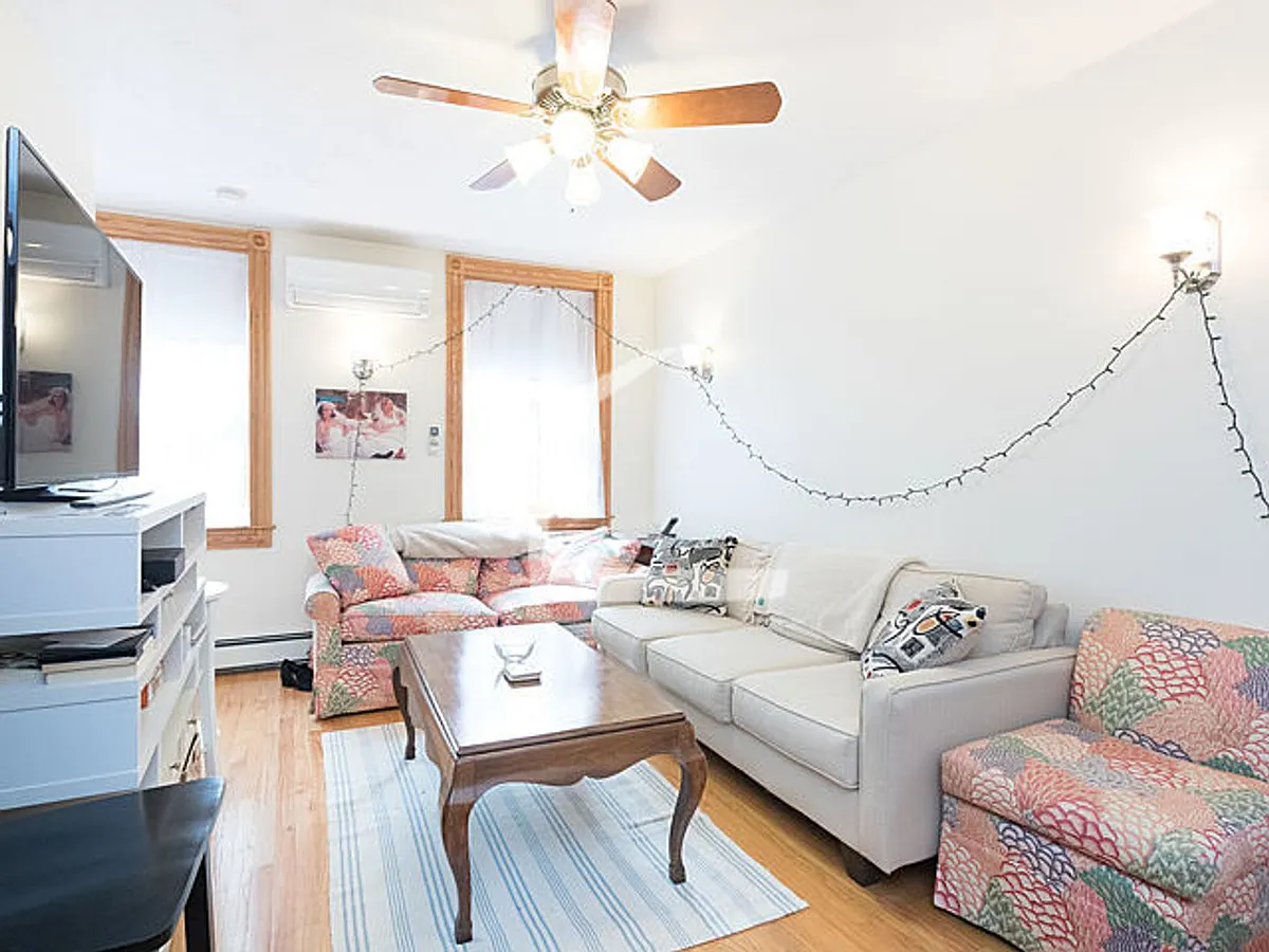 Building Photo - 91 Myrtle St #6