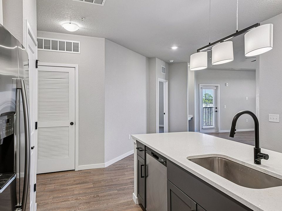 11-web-or-mls-166 Integra TC Blvd Unit 3422-S3110-011