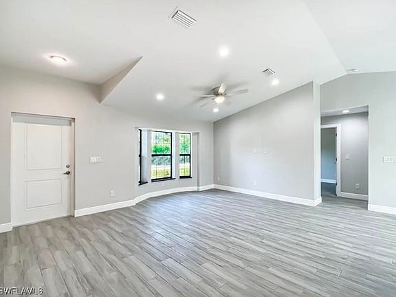 4th image of 722 Connecticut Ln
