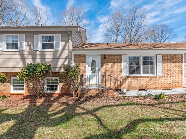 809 E 23rd St, Newton, NC 28658