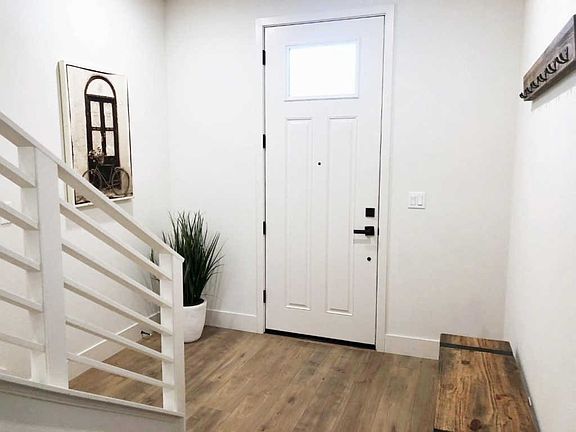 4th image of 895 De Guigne Dr Unit 1
