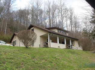 711 Barkers Creek Rd, Whittier, NC 28789