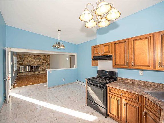 4th image of 146 Adirondack Dr