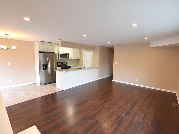 2nd image of 1905 Rosewood Ct APT 2A
