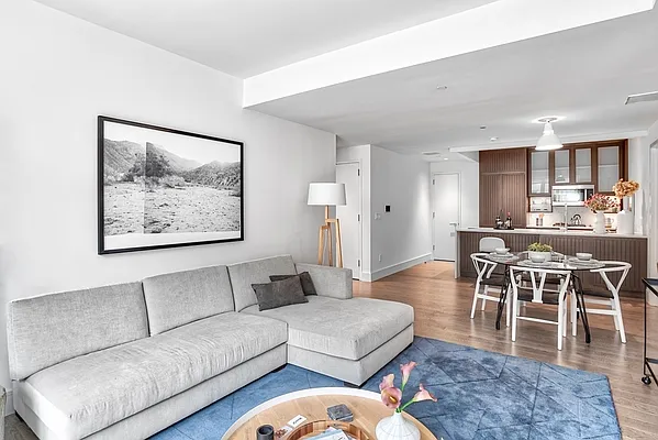 Rented by Extell Marketing Group LLC | media 21