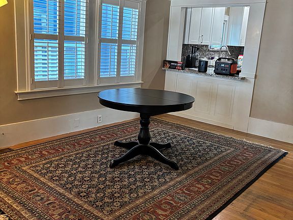Dining area, pass-through to kitchen