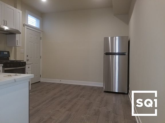 3rd image of 2927 W Belmont Ave #1F
