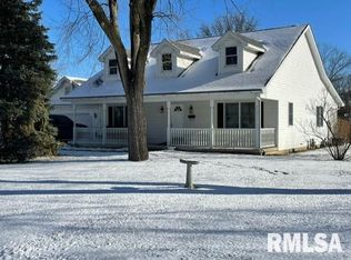 3020 S 13th St, Springfield, IL 62703