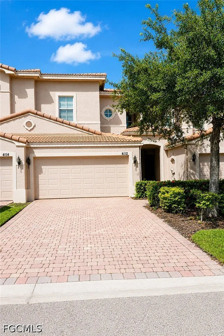 3 bed, 2.5 bath, 1794 sqft, $1,950 — Photo 2