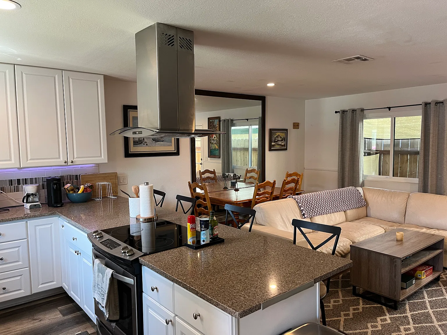 3 bed, 1.5 bath, 1107 sqft, $2,800 — Photo 3
