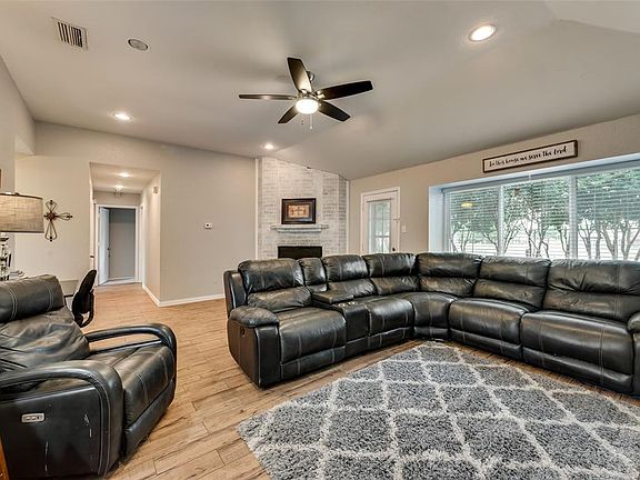 5th image of 4401 Coventry Dr