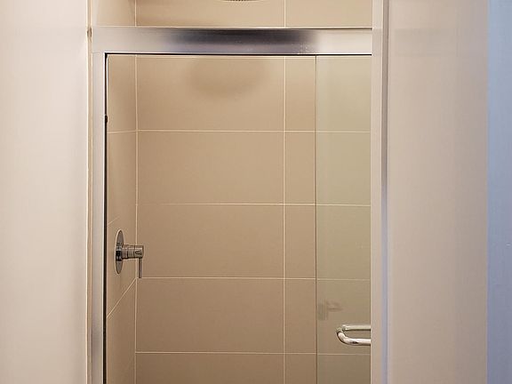 5th image of 923 Vermont St #923