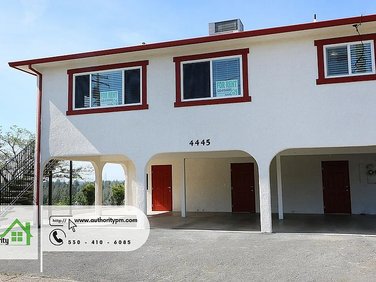4445 Dogwood Ln #C — Photo 3