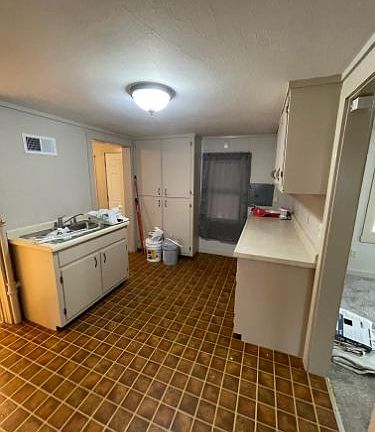 5th image of 913 Grand Ave