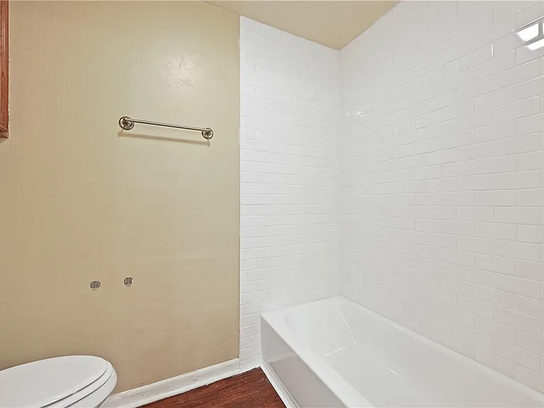 2505 Rustling Oaks Dr — Photo 17