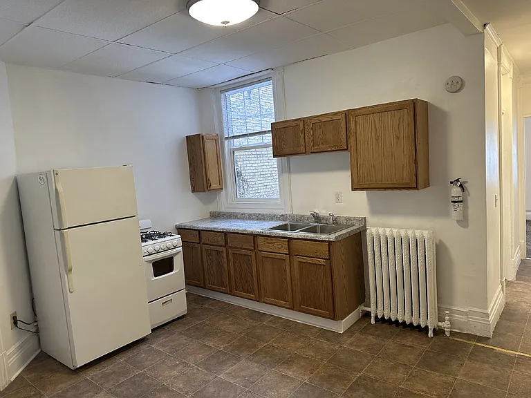 115 E 3rd St — Photo 1