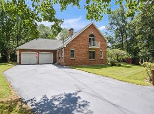 423 Goldthwaite Rd, Northbridge, MA 01534