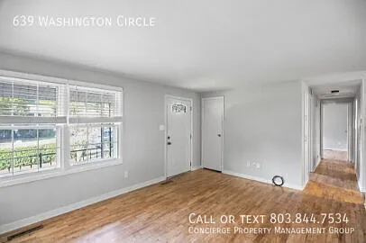 Brick Cottage with fully fenced yard! — Photo 3