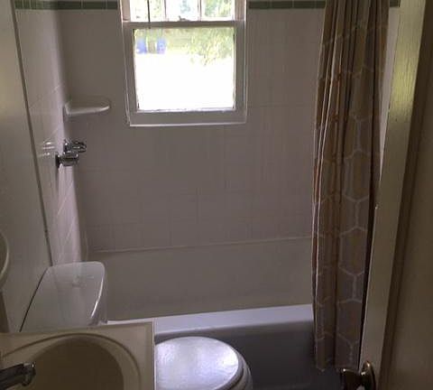 4th image of 337 W 15th St
