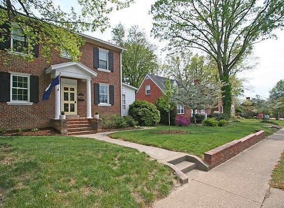 3rd image of 905 Libbie Ave