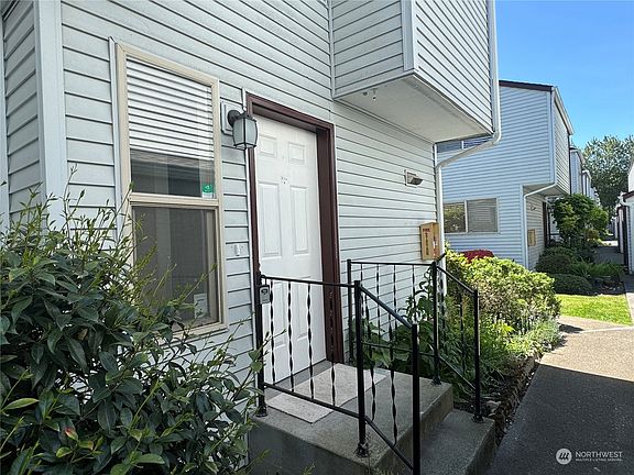 2nd image of 602 W Waterman St #A105