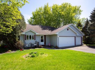 879 McDiarmid Dr, Hudson, WI 54016