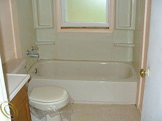 4th image of 15631 Oak Dr