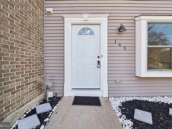 3rd image of 145 WIMBLEDON LANE