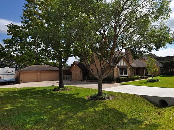 3rd image of 11319 Ashwood Dr