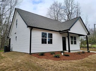 8 N Center St, Taylors, SC 29687