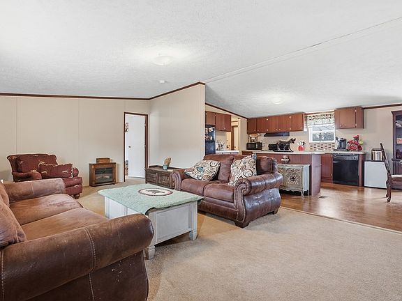3rd image of 271 Country Meadows Ln