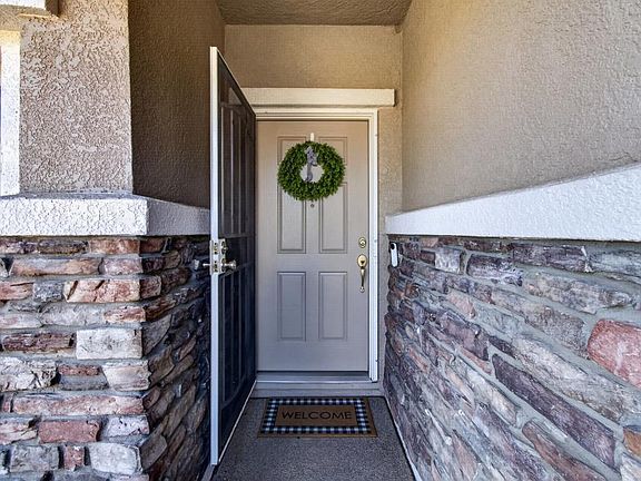 3rd image of 205 Albion Ct