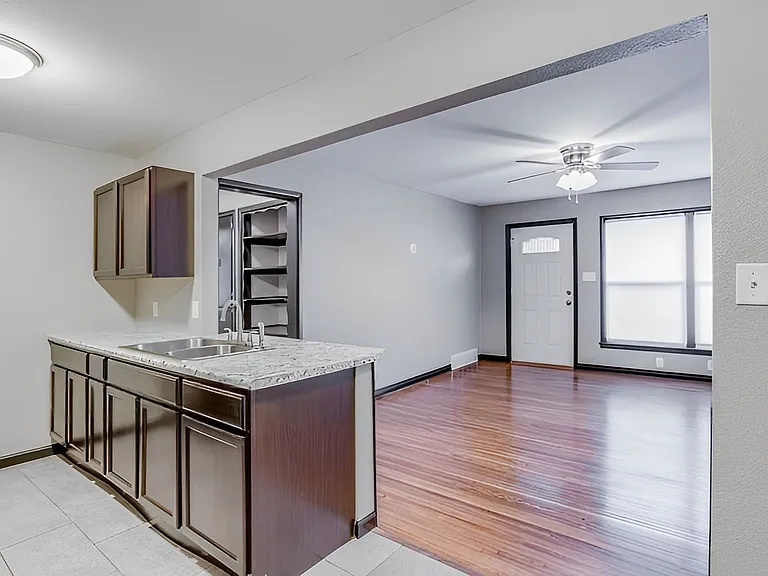 716 S Oliver Ave #716 — Photo 12