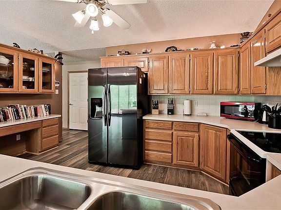 4th image of 4 Lyndhurst Dr