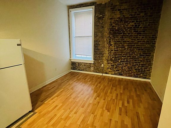 4th image of 11 S 14th St