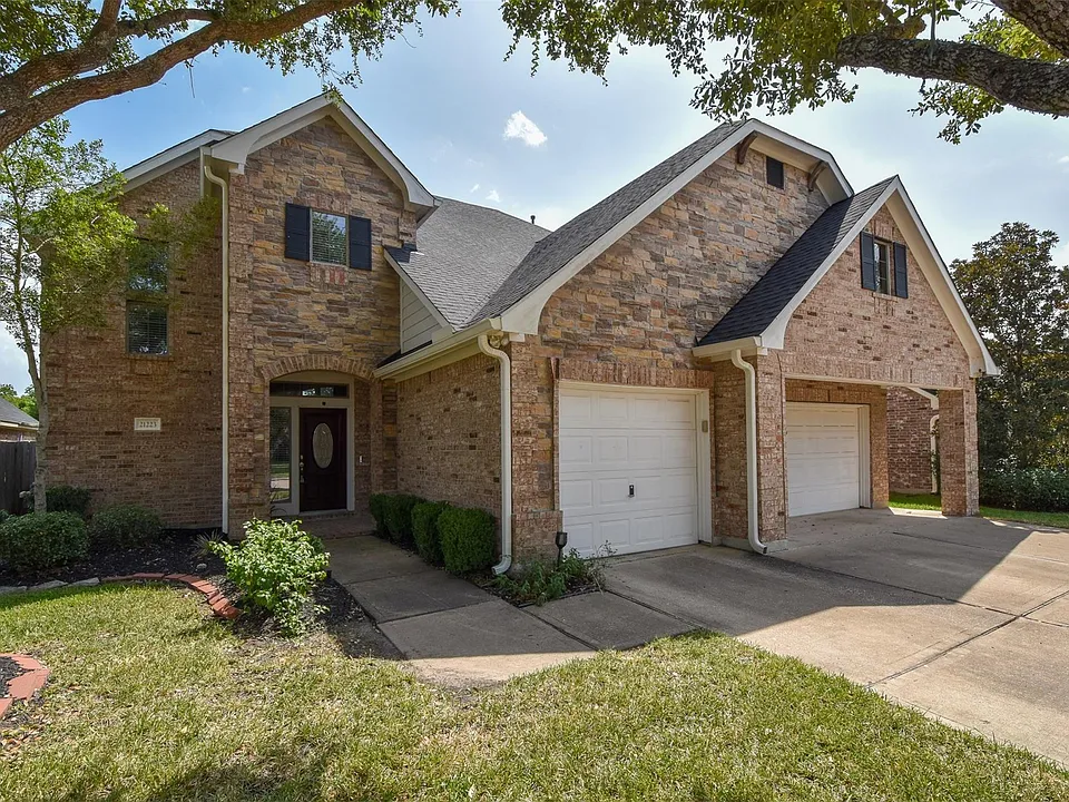 21223 Pennshore Ln