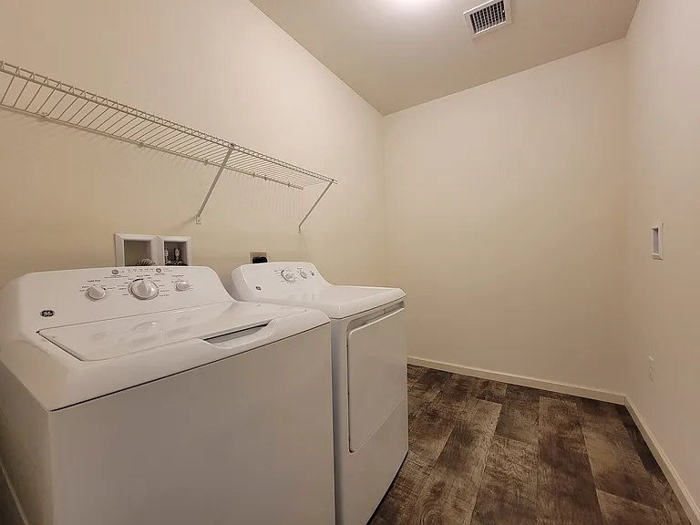 Holly Tree Apartments — Photo 47