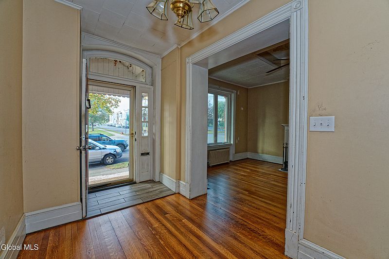 5th image of 515 16th Street