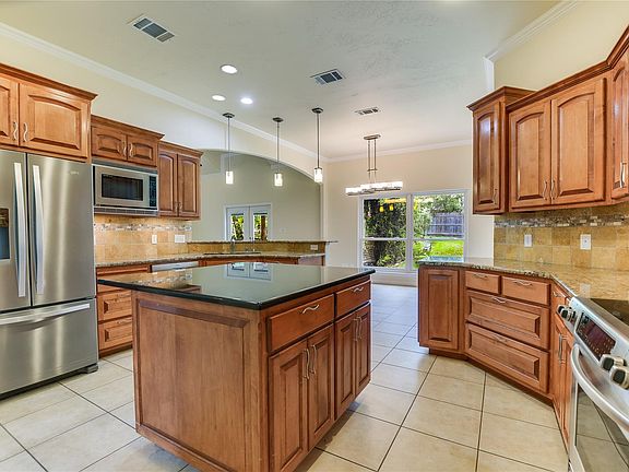 3rd image of 1002 Madison Cir