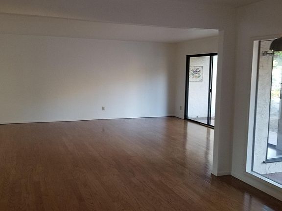 3rd image of 7538 N Palm Cir