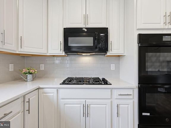 4th image of 225 Perth Dr