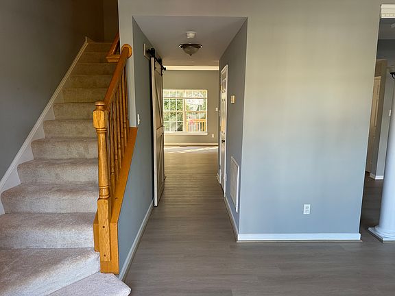 2nd image of 3124 Friars Walk Ln