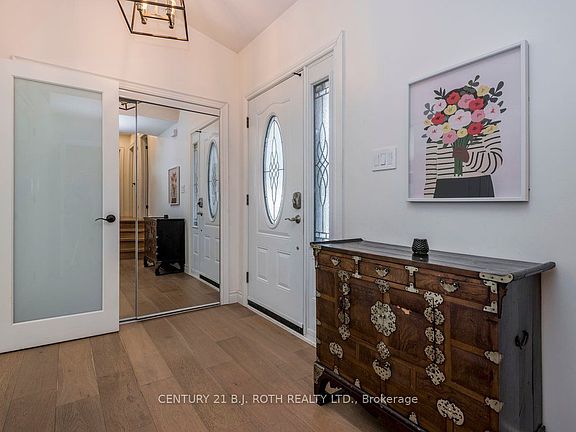 3rd image of 1 Ottaway Ave