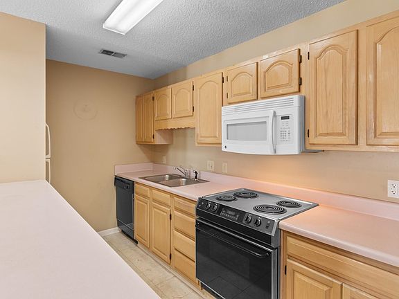 3rd image of 218 Double Eagle Dr. #E2