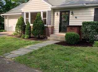 50 Old Wheeler Ln, Avon, CT 06001