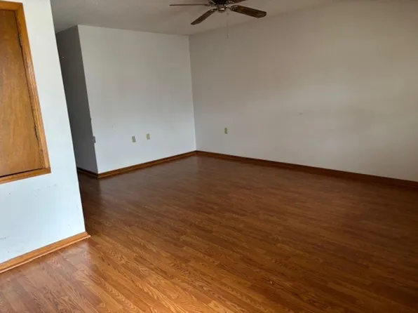 18867 Sunrise Dr, Belton, MO 64012